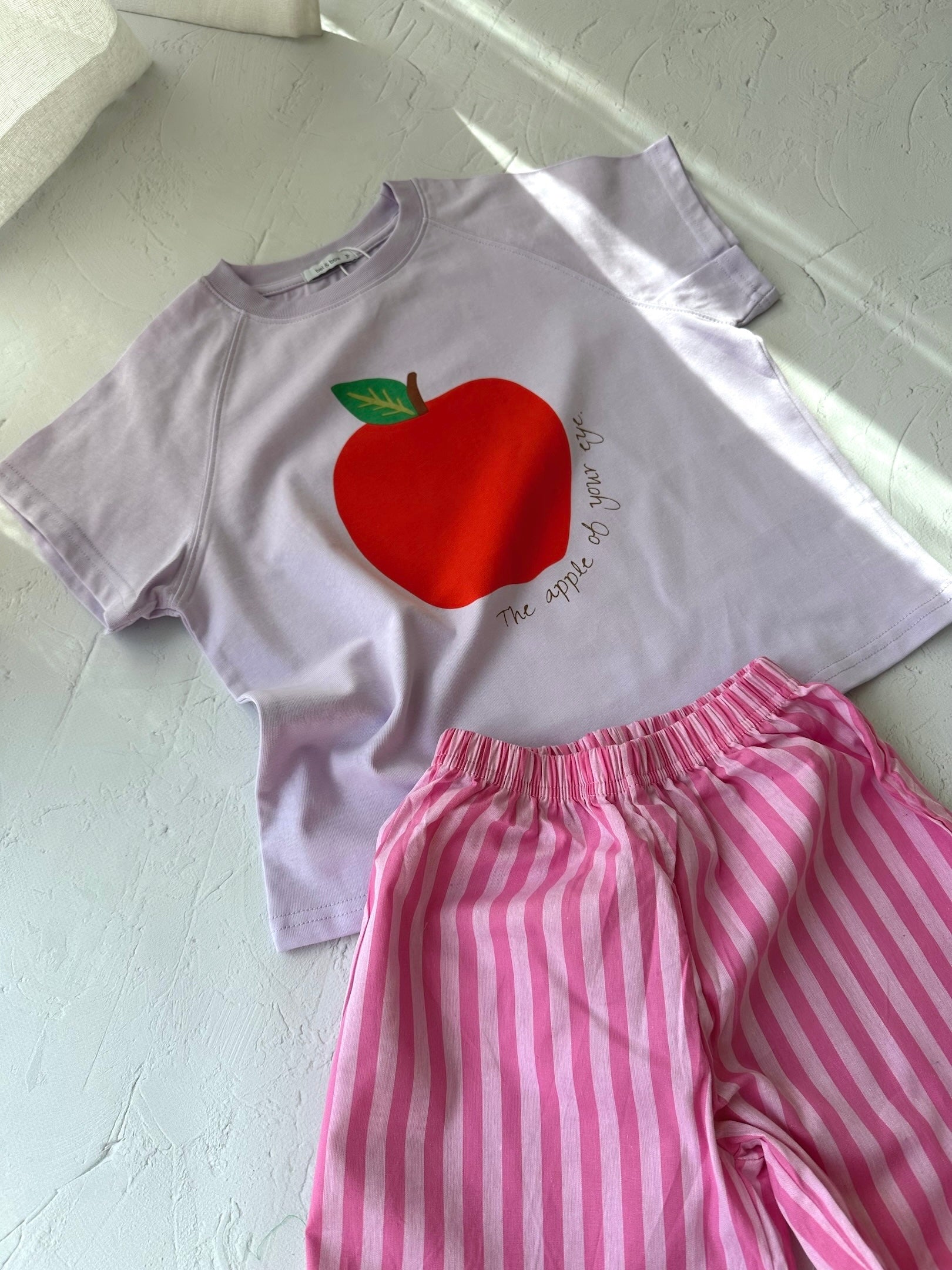 The Apple Of Your Eye T-Shirt - Lilac